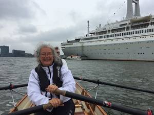 18-05-13-bij-cruiseschip-rotterdam