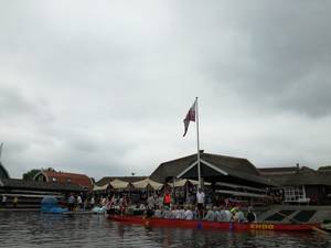 18-06-02-gebouw-vanaf-het-water