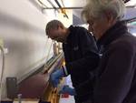 19-01-in-de-werkplaats-jan-en-frank-polyesteren 19-01-in-de-werkplaats-jan-en-frank-polyesteren