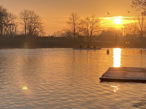 2022-roeien-in-opkomende-zon