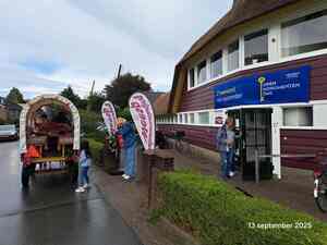 20250913-omd2-paarden-voor-gebouw