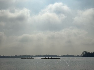 roeien-op-spiegelplas-met-schittering 2