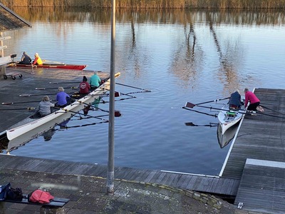 roeiers-aan-het-vlot