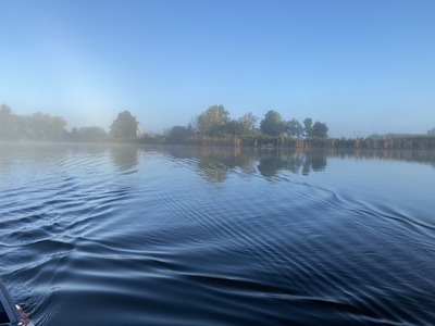 vage-vecht-met-rimpels-water